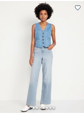 Old navy high waisted wow wide leg jeans. Regular inseam, size 6. Light wash